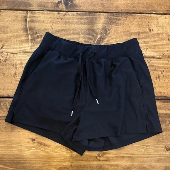 Old Navy Black Women's Athletic Shorts - Picture 1 of 1